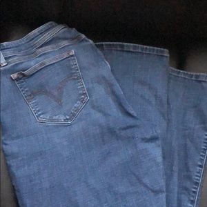 Levi Curvy Jeans